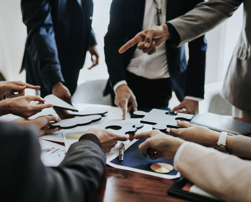 Business people connecting puzzle pieces together
